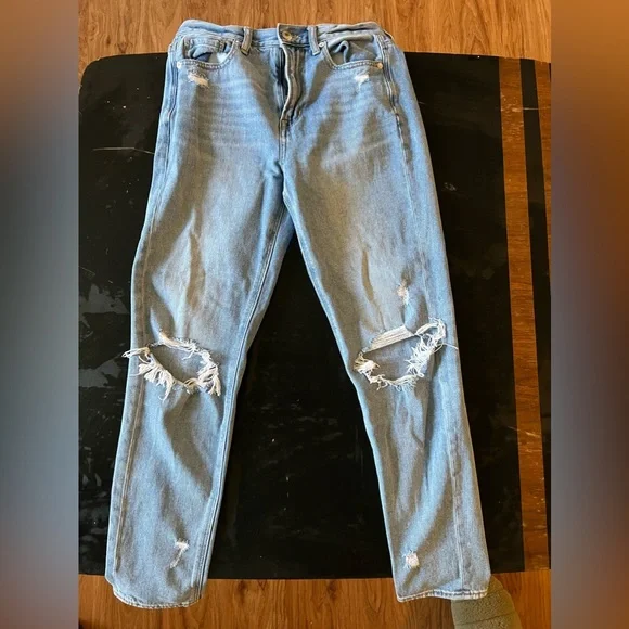 American Eagle Outfitters ripped mom jeans - Picture 1 of 4